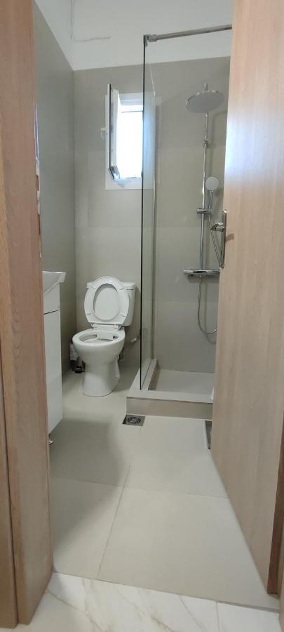 Hall * Tríkala